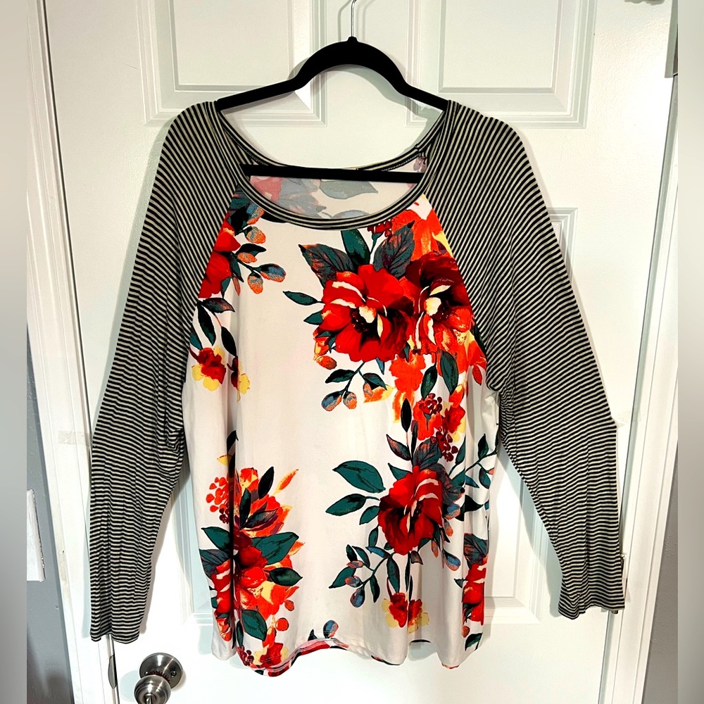 Oddy Womans Long Sleeved Top - 2X - beautiful floral striped print